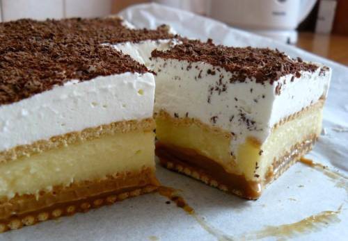 Sütés nélküli karamelles vaníliás torta 